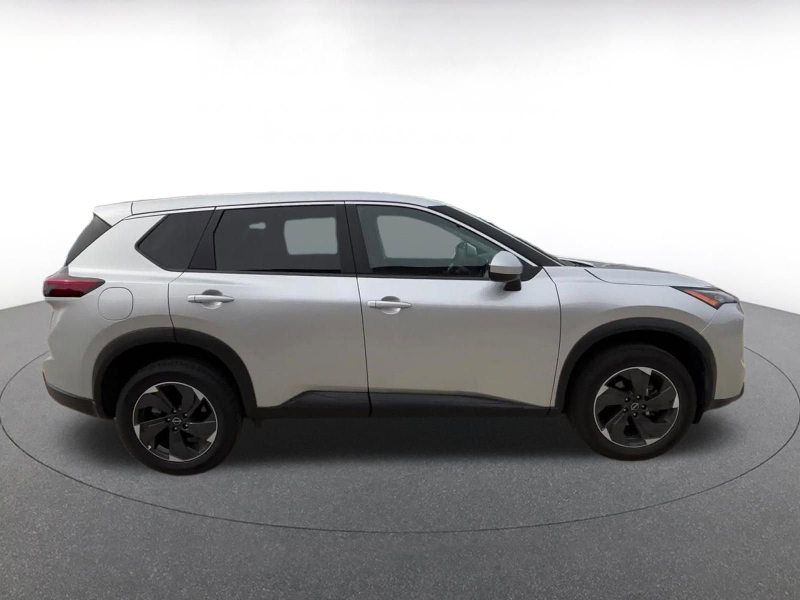 Used 2025 Nissan Rogue SV AWD/4WD image 16