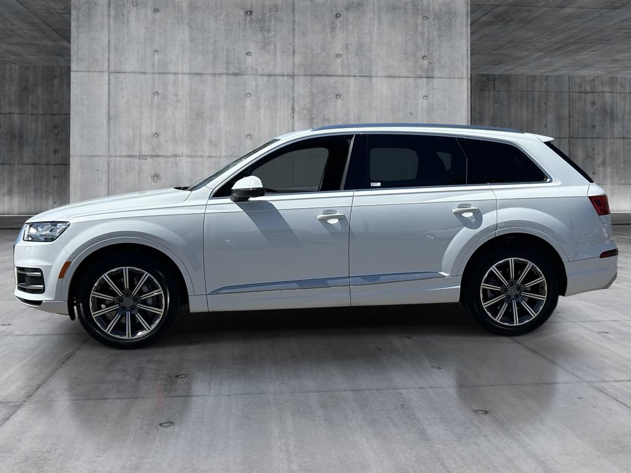 Used 2019 Audi Q7 3.0T Premium Plus w/ Premium Plus Package AWD/4WD image 2