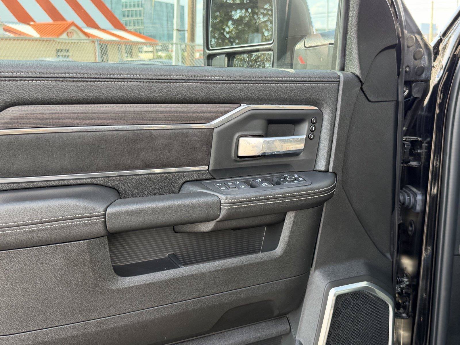 Used 2025 RAM 2500 Laramie AWD/4WD image 13