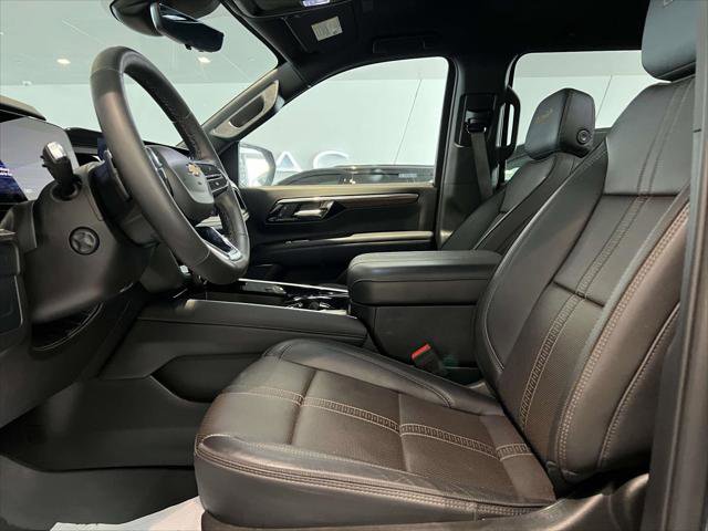 Used 2025 Chevrolet Suburban High Country AWD/4WD image 17