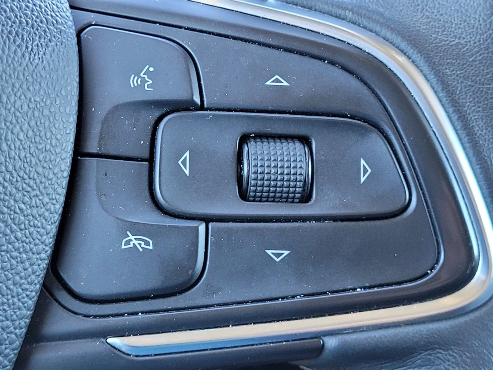 Used 2021 Buick Envision Essence w/ Sport Touring Package image 29