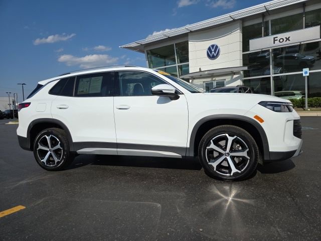 Used 2025 Volkswagen Tiguan SE w/ Panoramic Sunroof Package AWD/4WD image 1