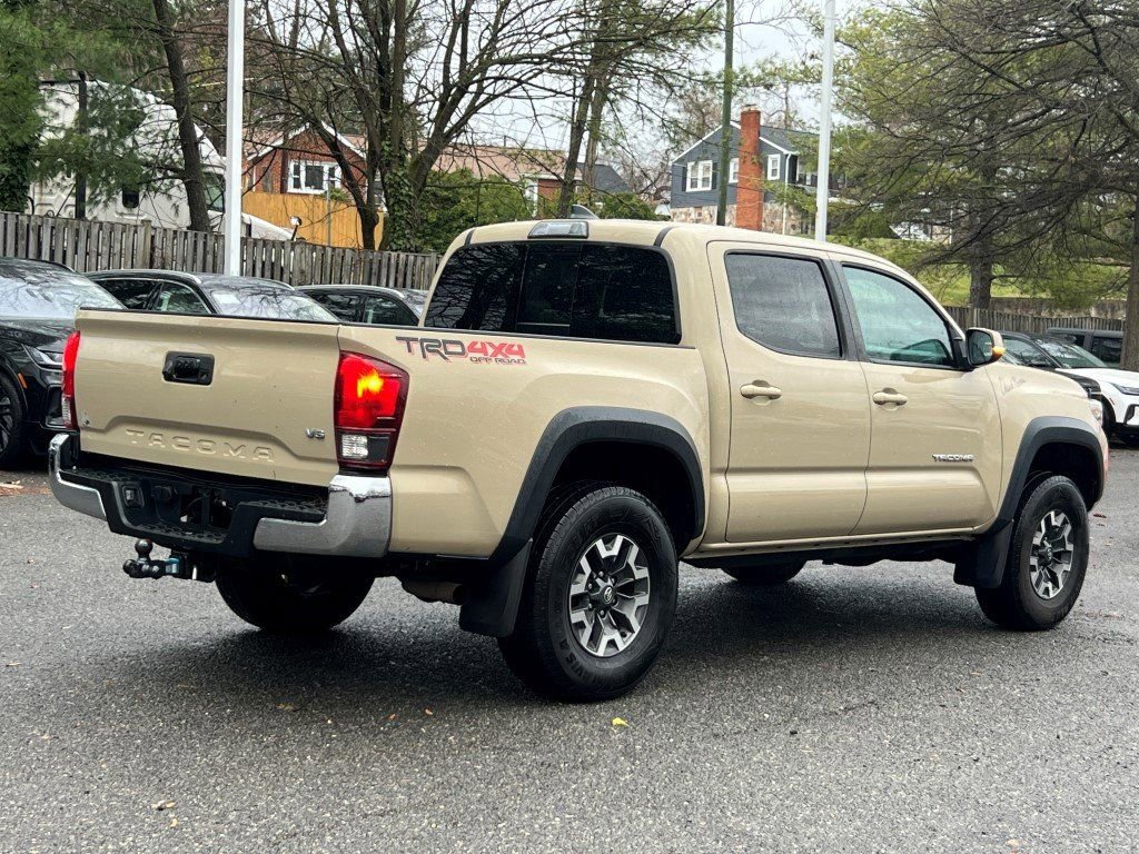 Used 2018 Toyota Tacoma TRD Off-Road image 7