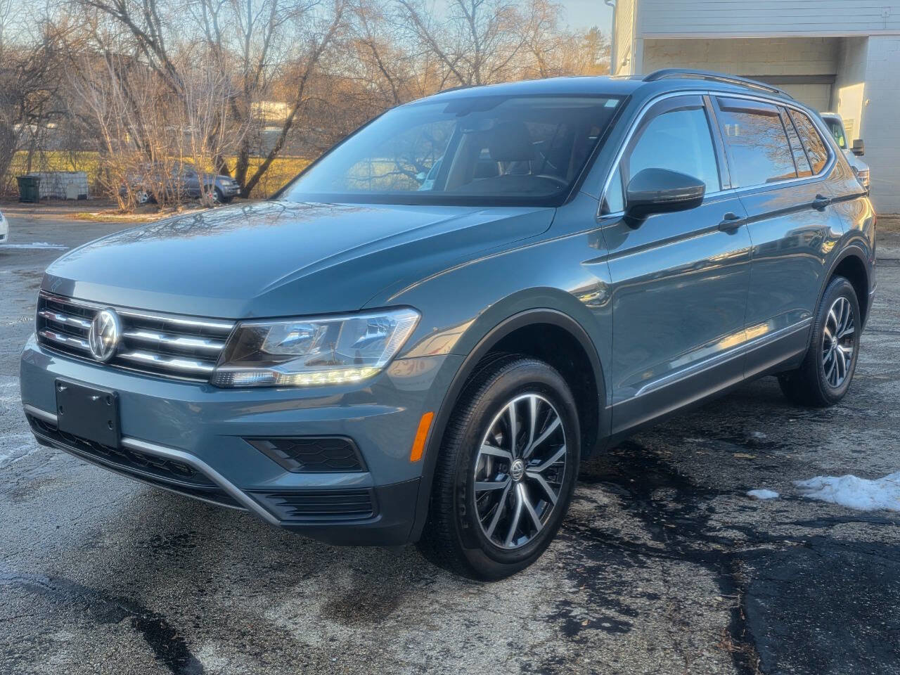 Used 2021 Volkswagen Tiguan SE 4dr SUV image 3