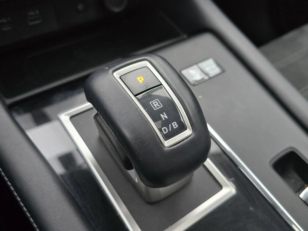 Used 2023 Mitsubishi Outlander 4WD Plug-In Hybrid image 29