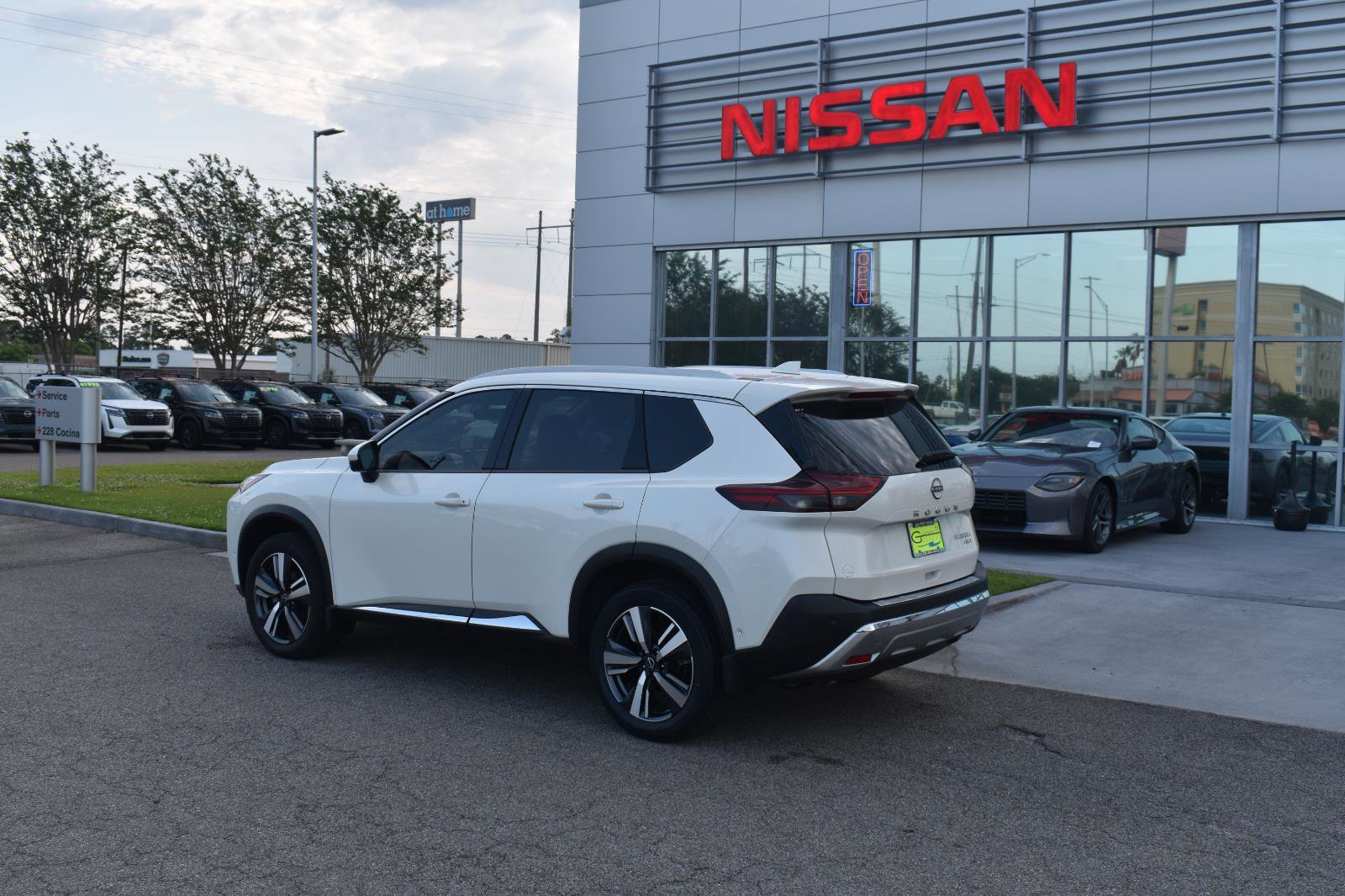 Used 2023 Nissan Rogue Platinum w/ Platinum Premium Package AWD/4WD image 6