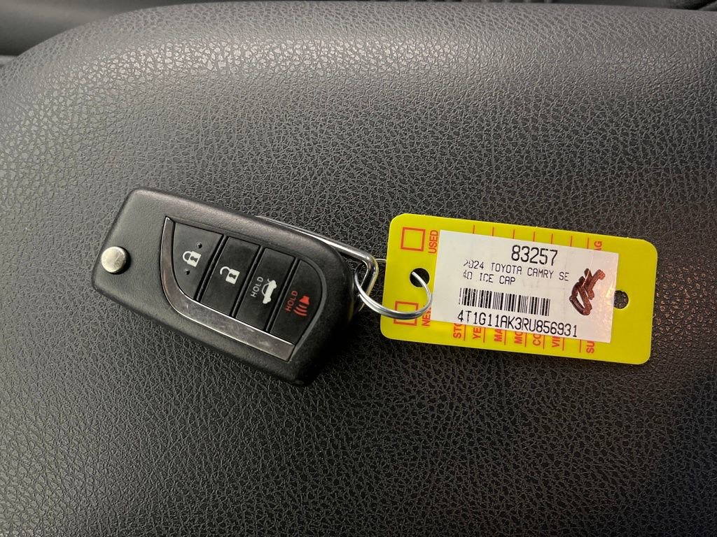 Used 2024 Toyota Camry SE image 24