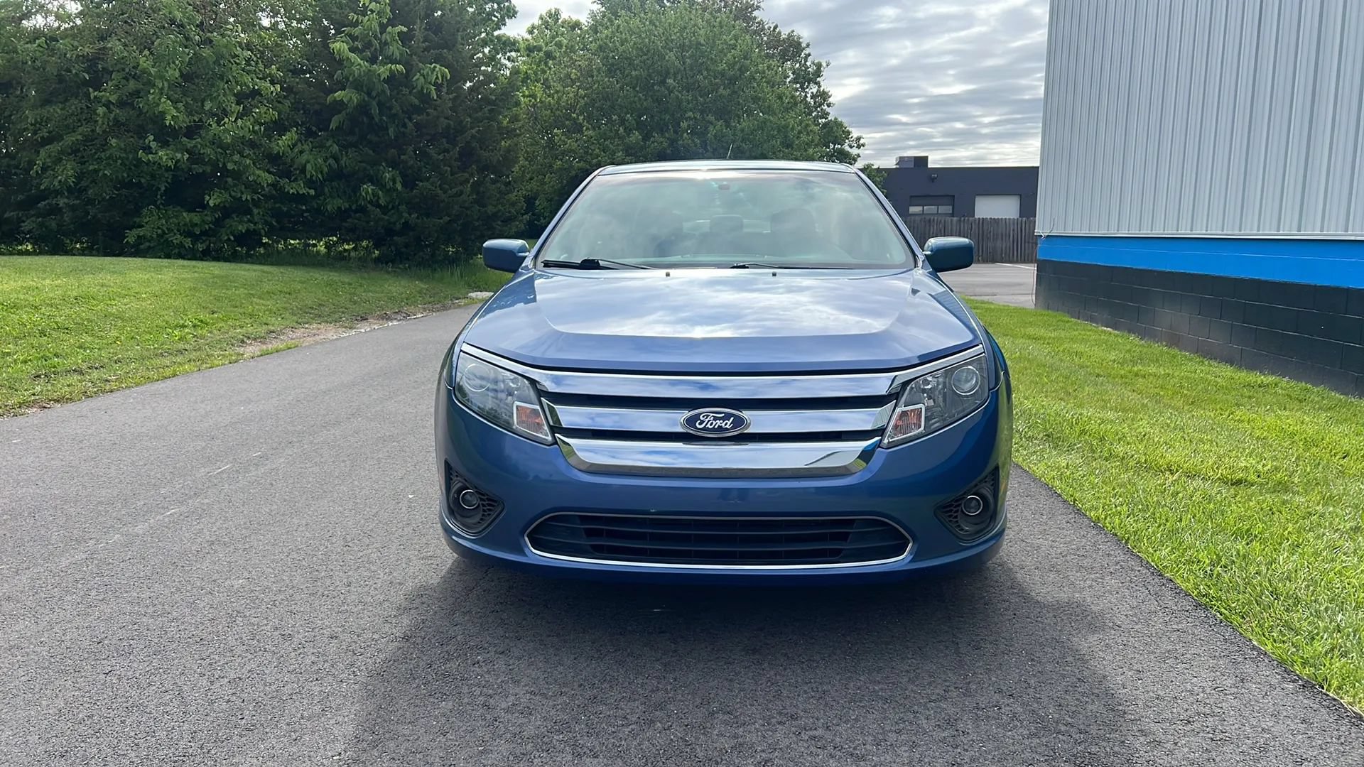 Used 2010 Ford Fusion SE FWD image 2