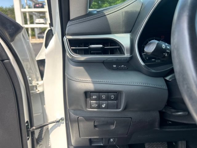 Used 2023 Toyota Highlander Platinum AWD/4WD image 29