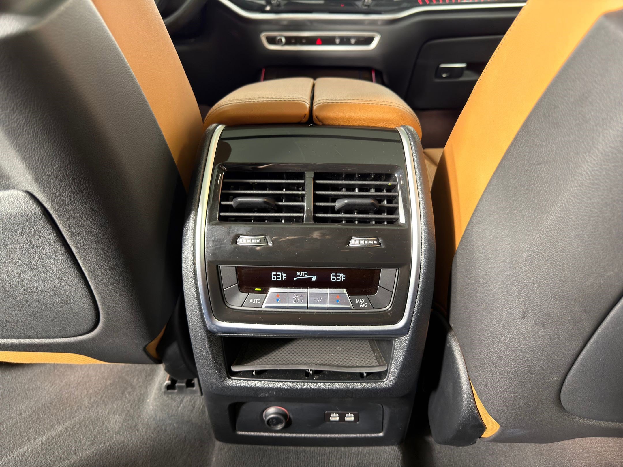 Used 2023 BMW X7 xDrive40i w/ Premium Package image 28