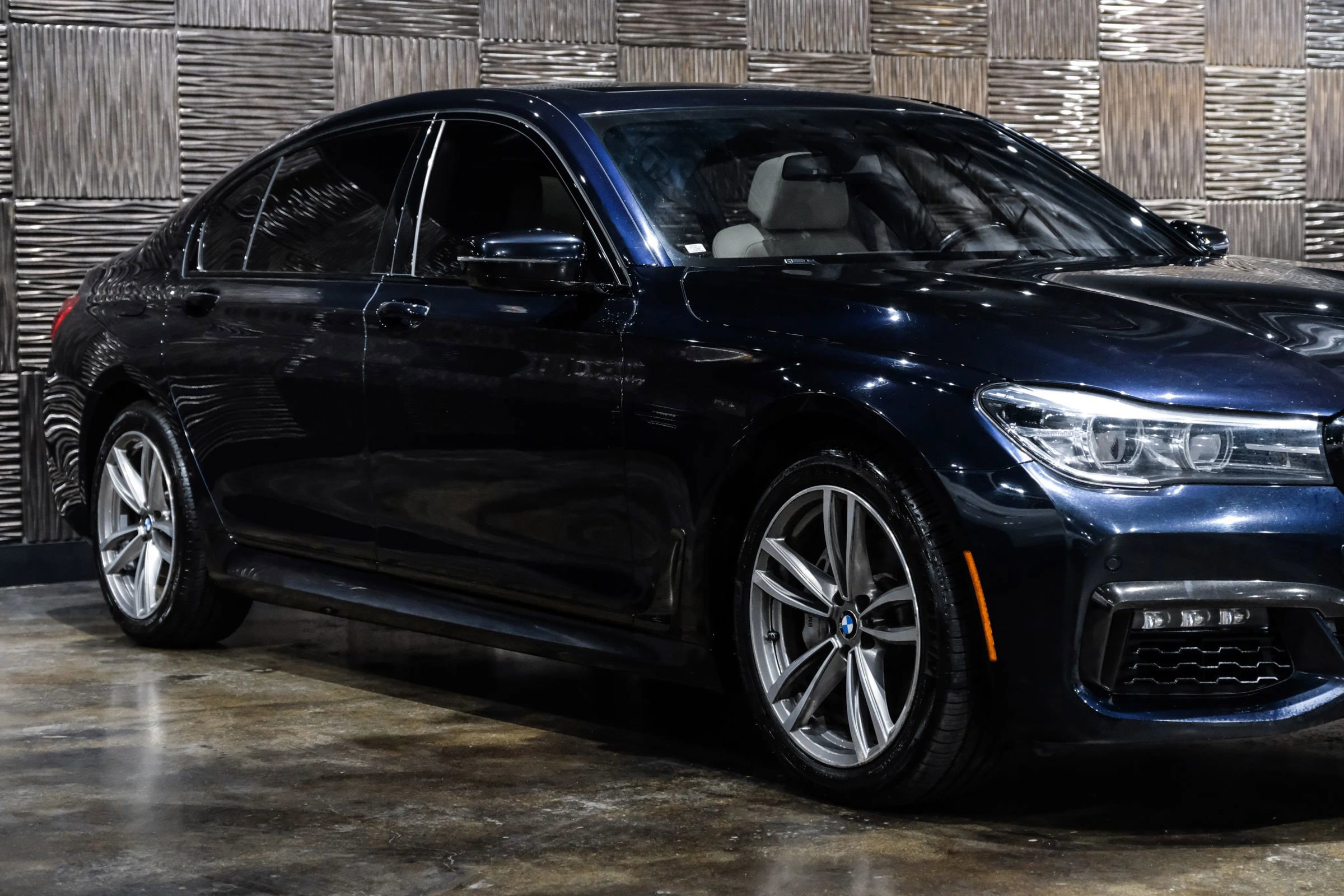 Used 2019 BMW 740i xDrive w/ Executive Package AWD/4WD image 6