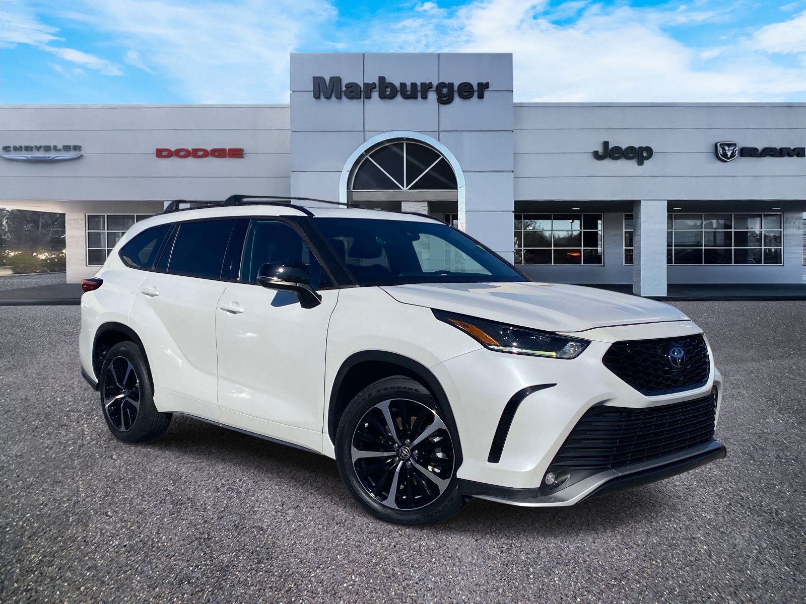 Used 2022 Toyota Highlander XSE FWD image 1