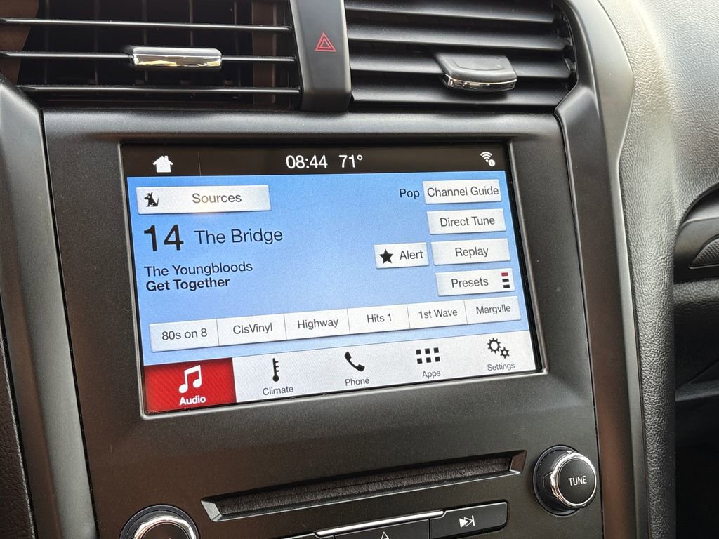 Used 2018 Ford Fusion SE w/ Equipment Group 201A image 14