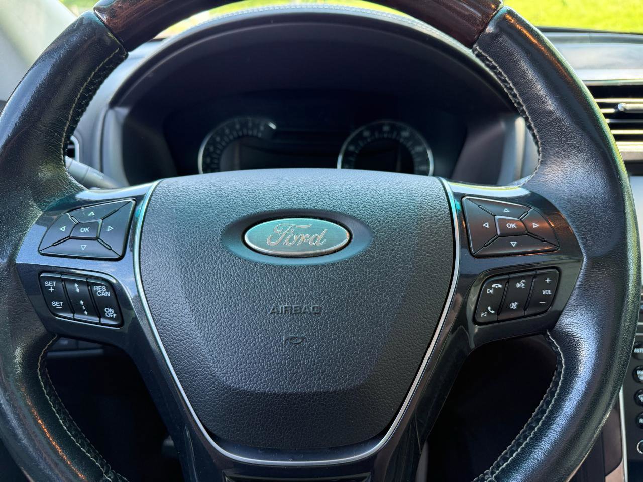 Used 2016 Ford Explorer Platinum image 7