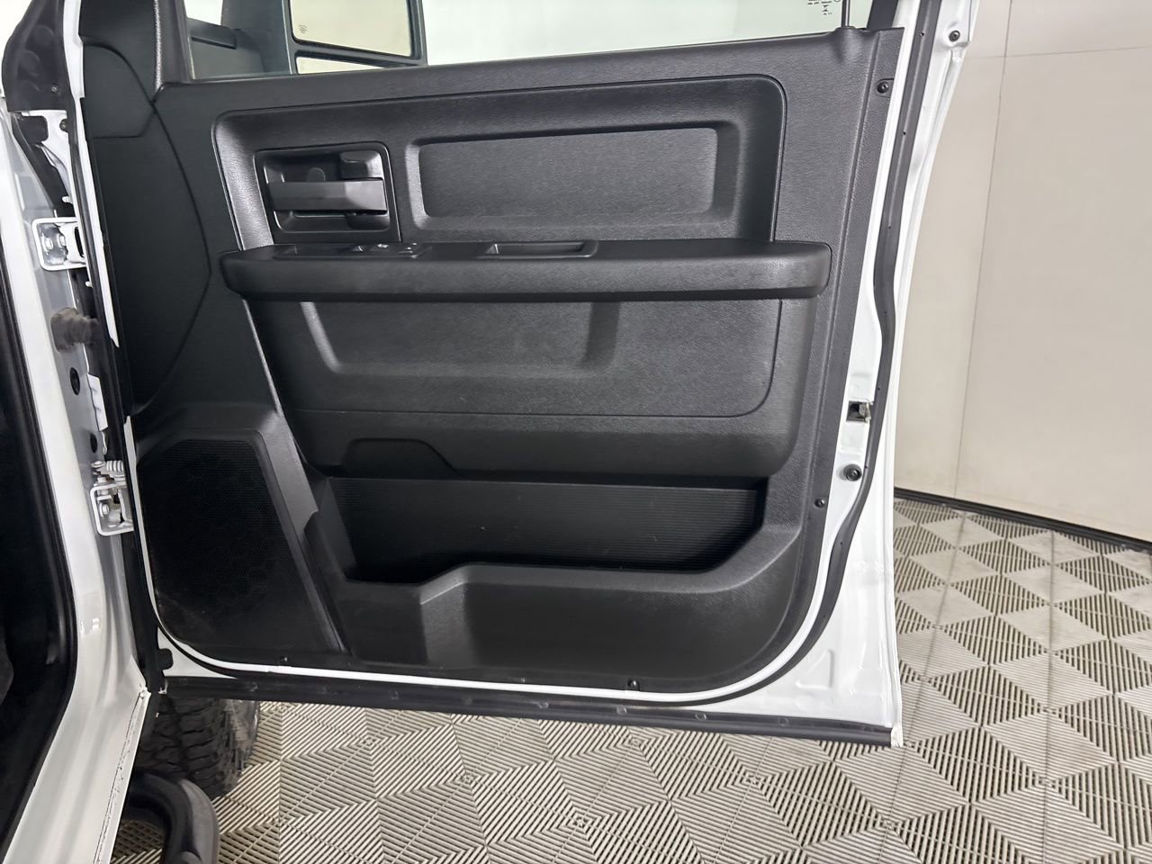 Used 2024 RAM 2500 Tradesman w/ Chrome Appearance Group image 24