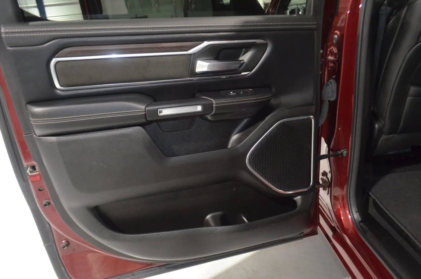 Used 2025 RAM 1500 Laramie image 16