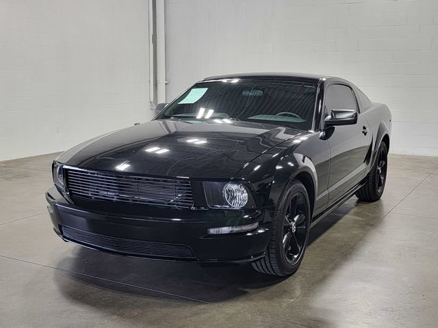 Used 2009 Ford Mustang GT RWD image 2