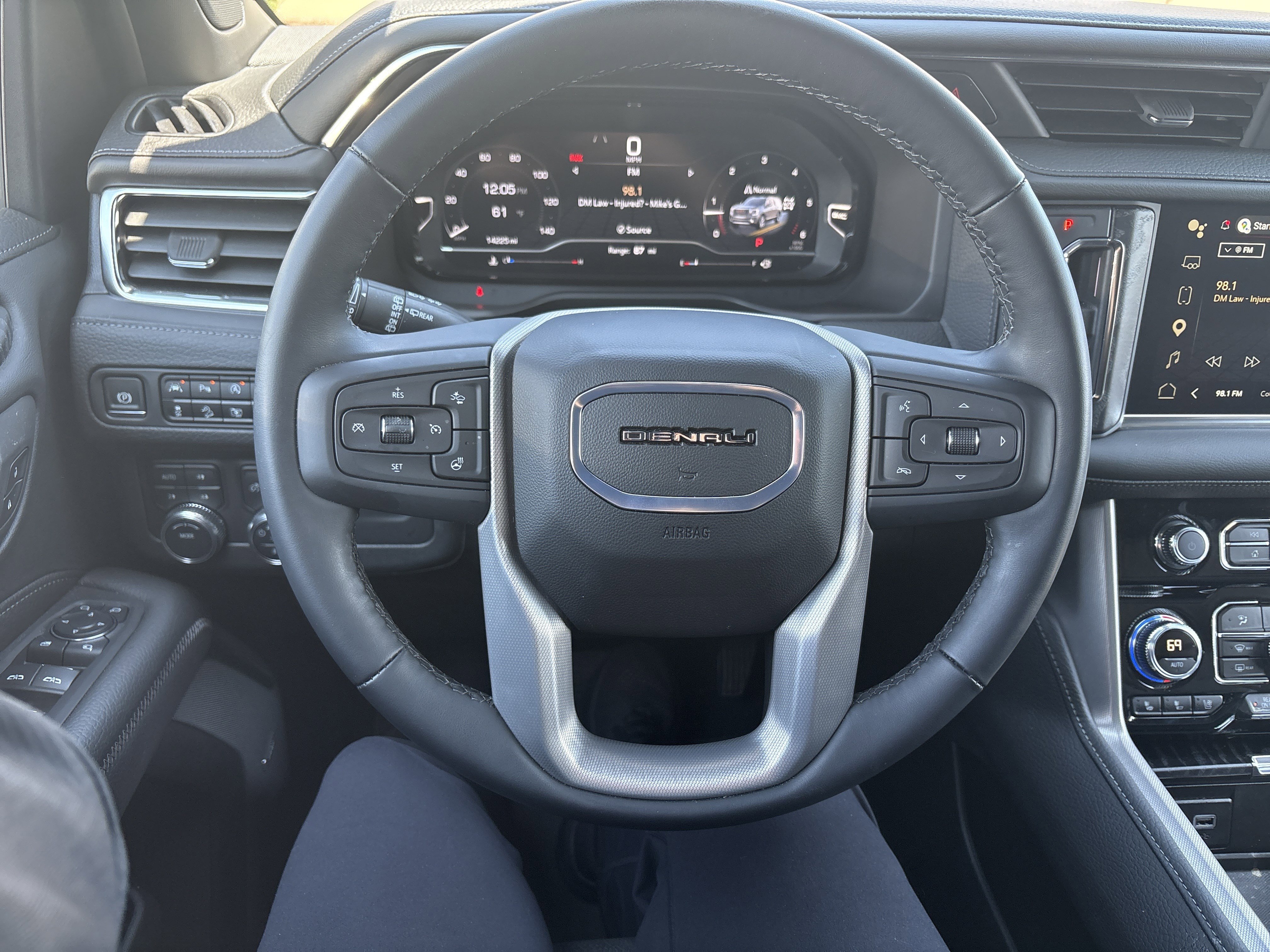 Used 2024 GMC Yukon Denali AWD/4WD image 18