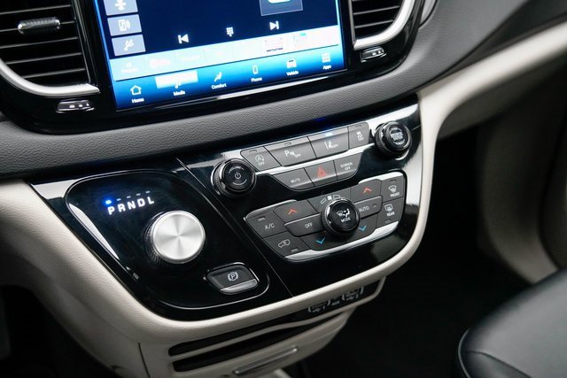 Used 2024 Chrysler Pacifica Touring-L image 31