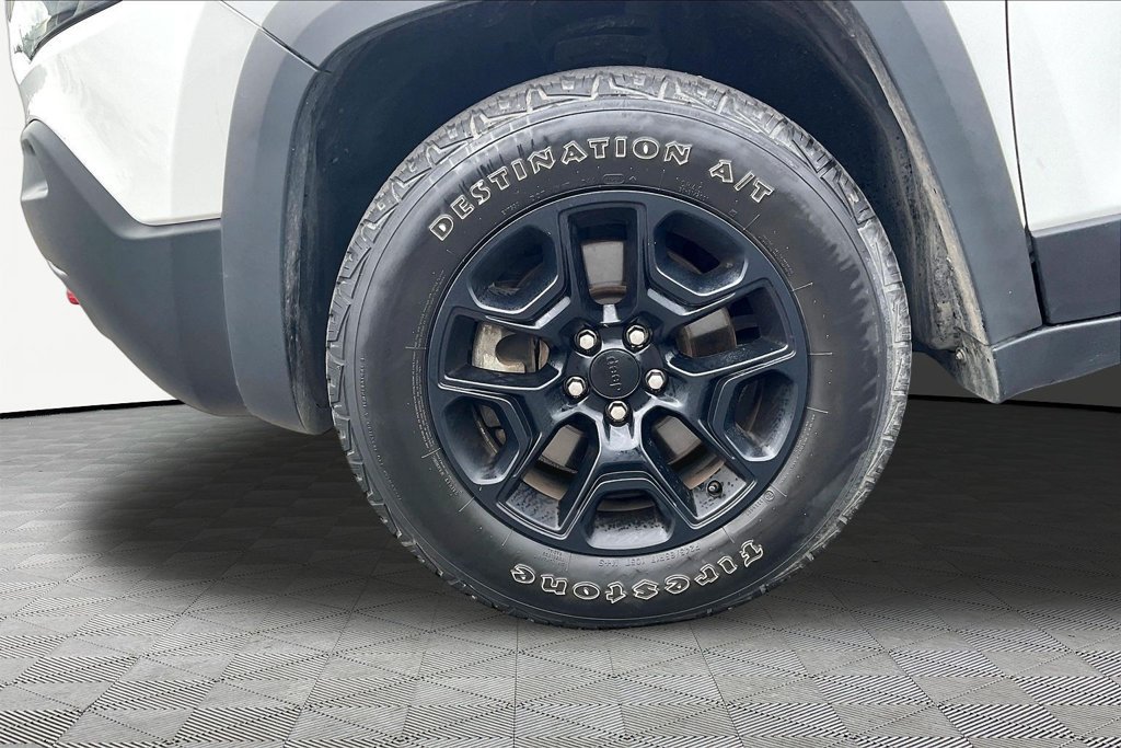 Used 2021 Jeep Cherokee Trailhawk AWD/4WD image 36
