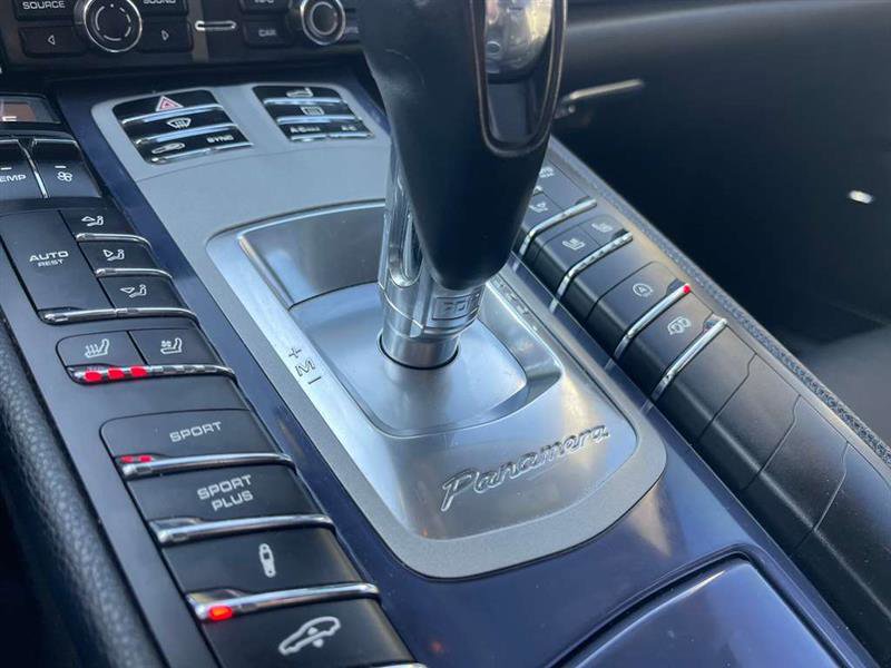 Used 2014 Porsche Panamera 4S image 32