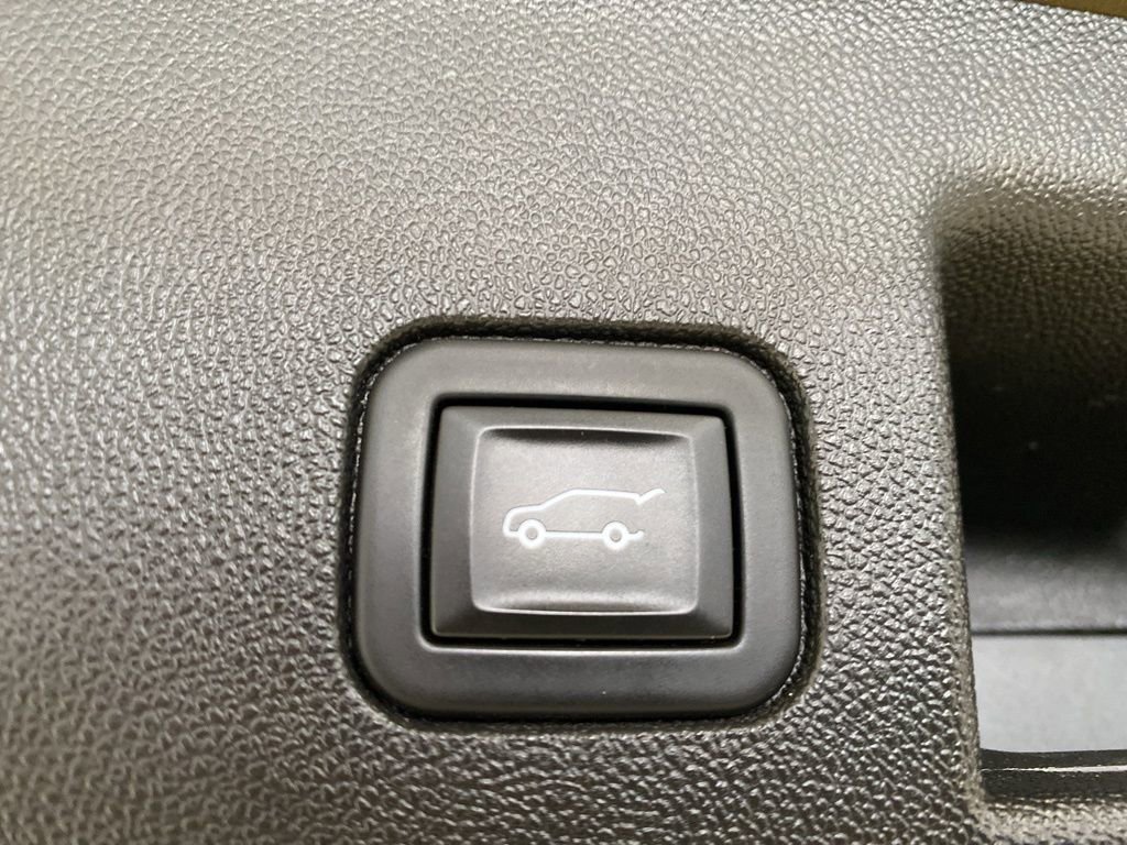 Used 2023 Chevrolet Equinox LT image 9