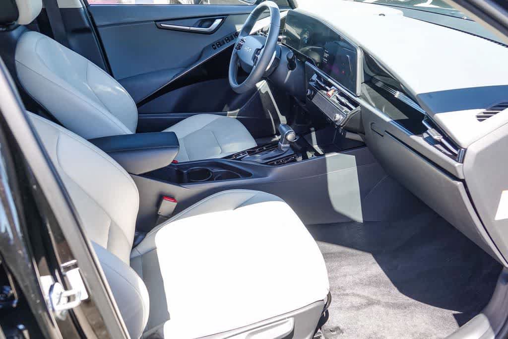 Certified 2023 Kia Niro EX Touring FWD image 15