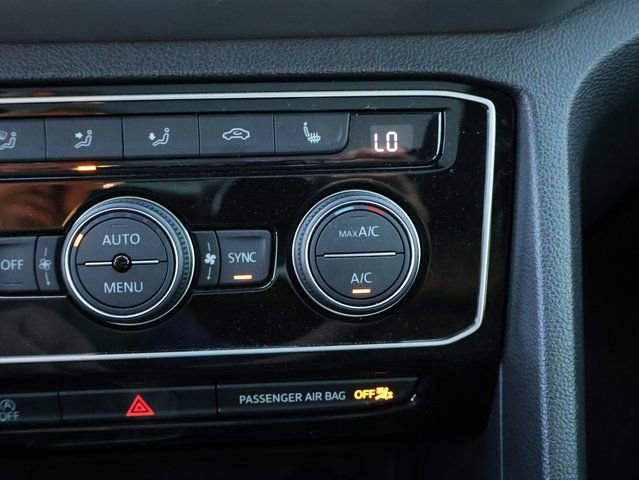 Used 2022 Volkswagen Atlas Cross Sport SEL R-Line image 28