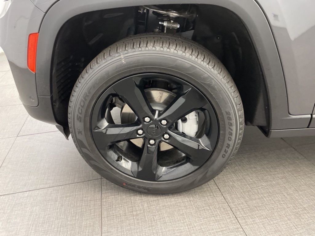 New 2025 Jeep Grand Cherokee Limited w/ Luxury Tech Group II RWD image 8