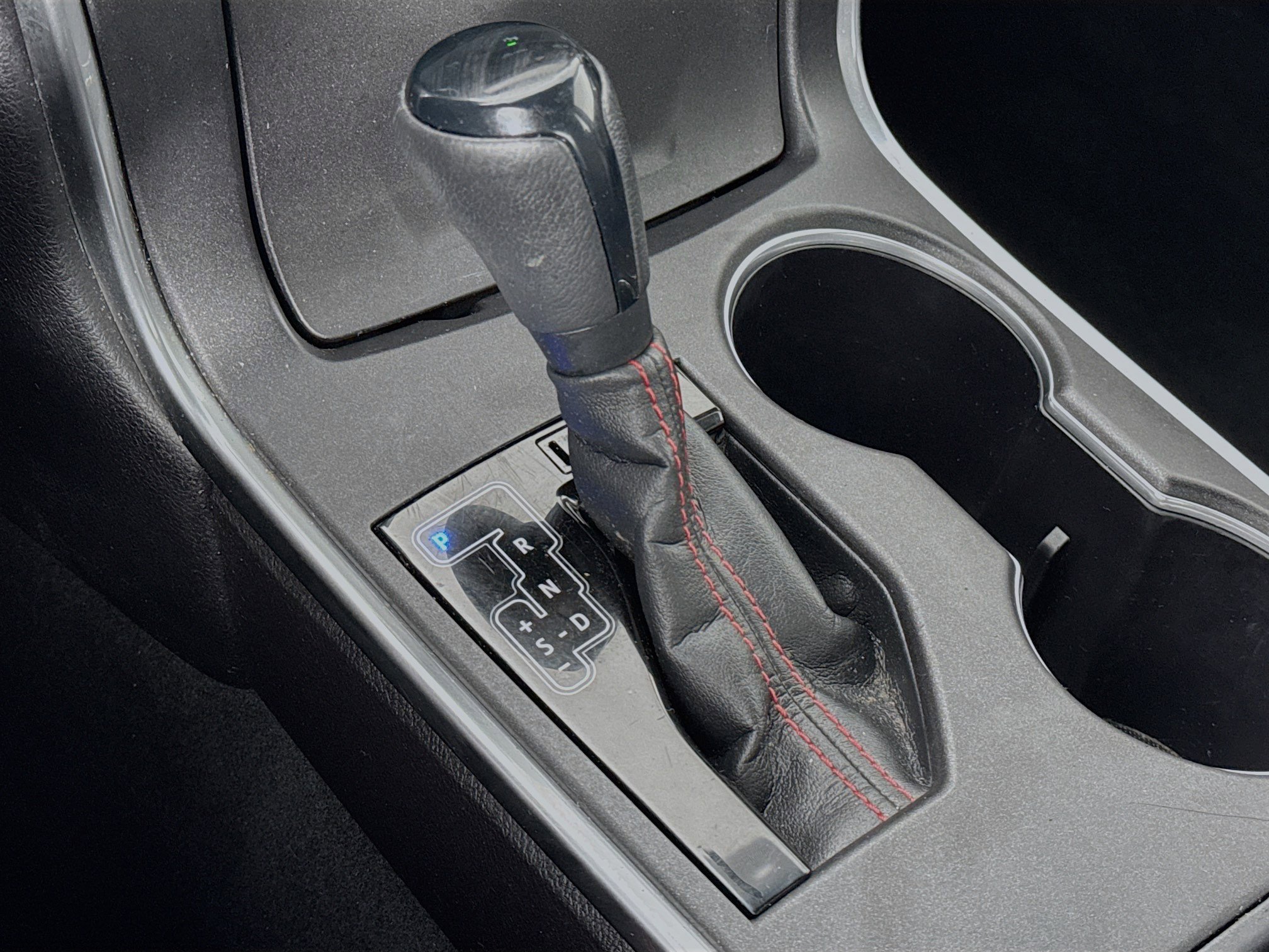 Used 2015 Toyota Camry SE FWD image 16
