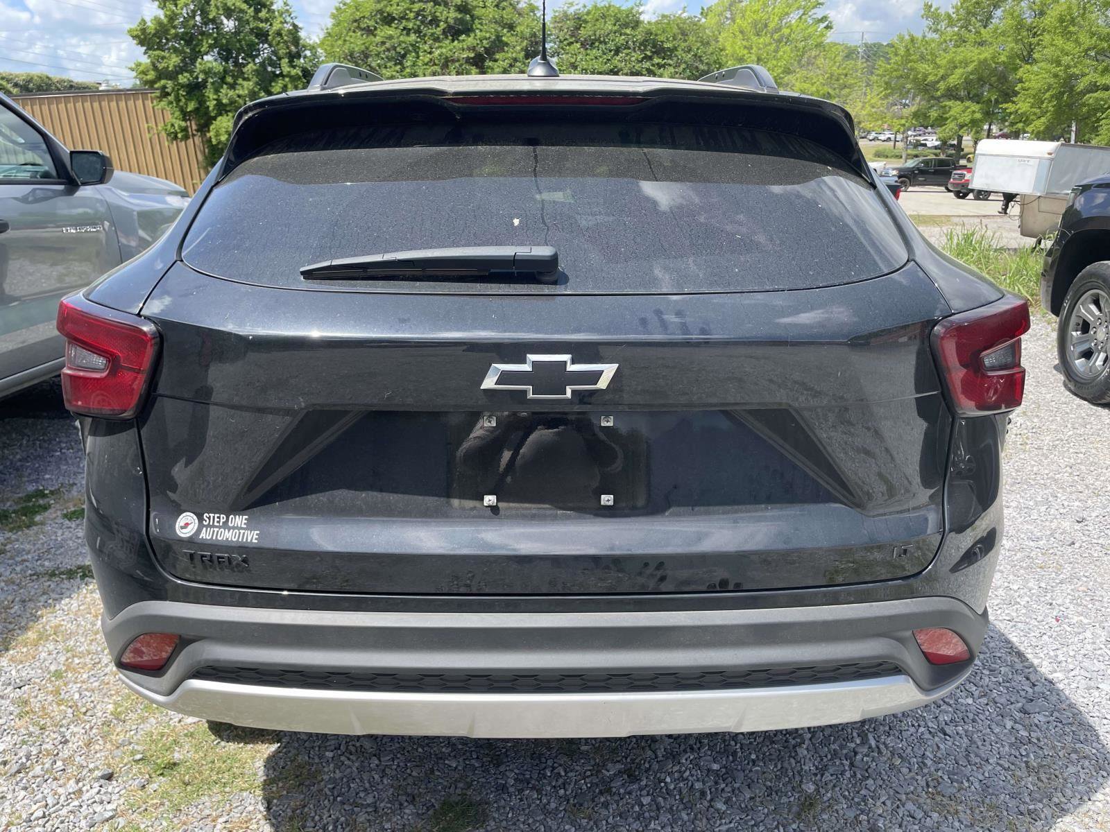 Used 2025 Chevrolet Trax LT w/ LT Convenience Package FWD image 8