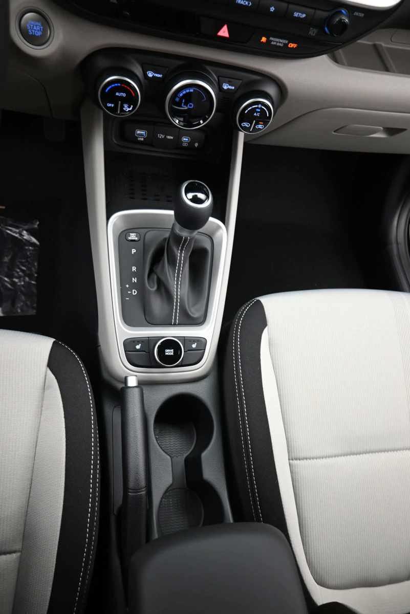New 2026 Hyundai Venue SEL FWD image 19