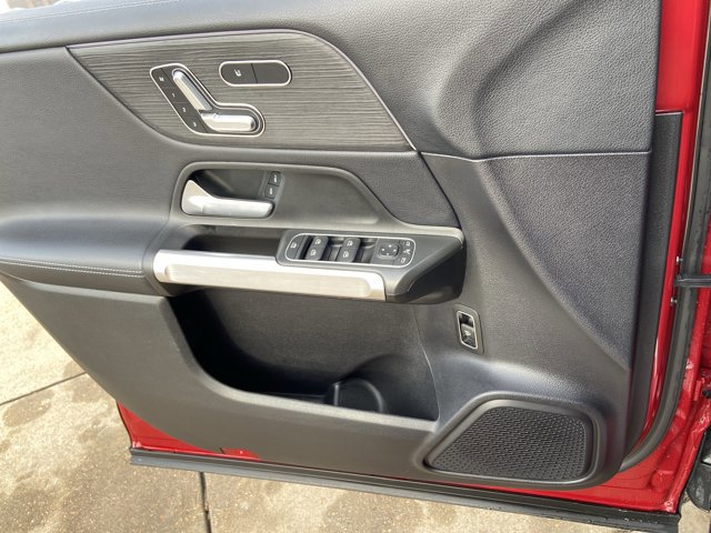 Used 2021 Mercedes-Benz GLB 250 4MATIC image 46