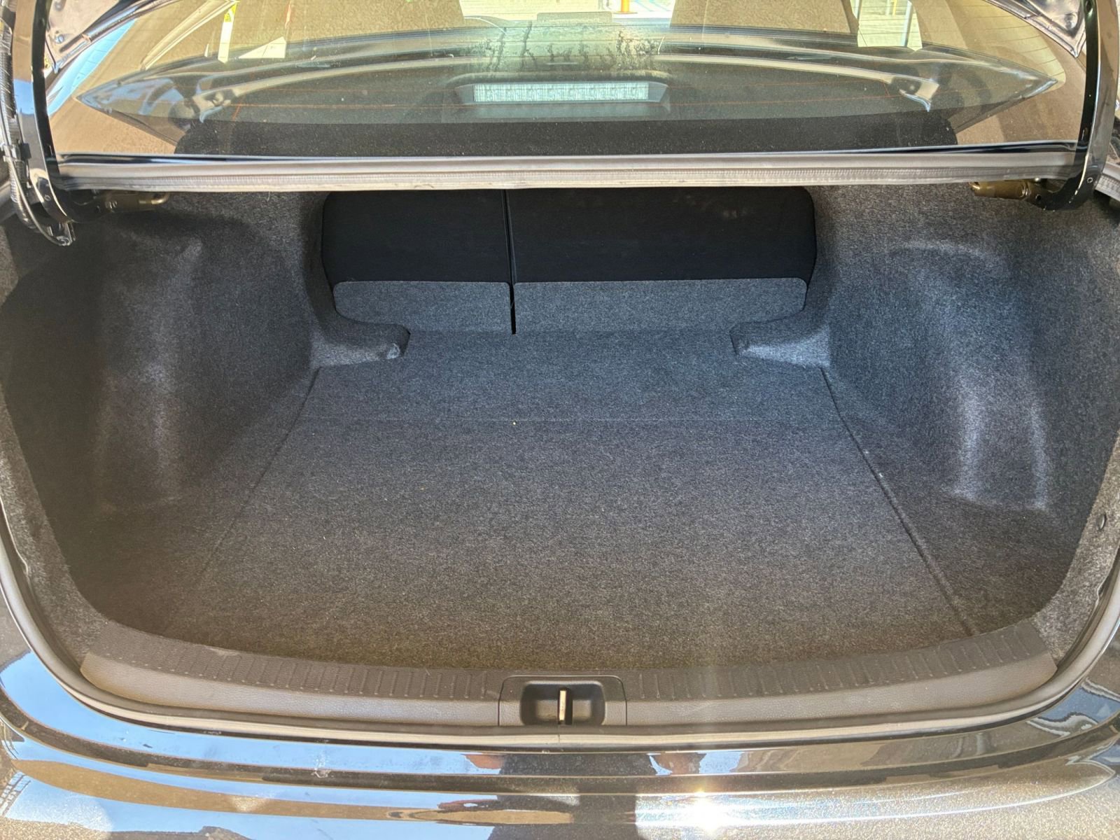 Used 2025 Toyota Corolla LE image 30