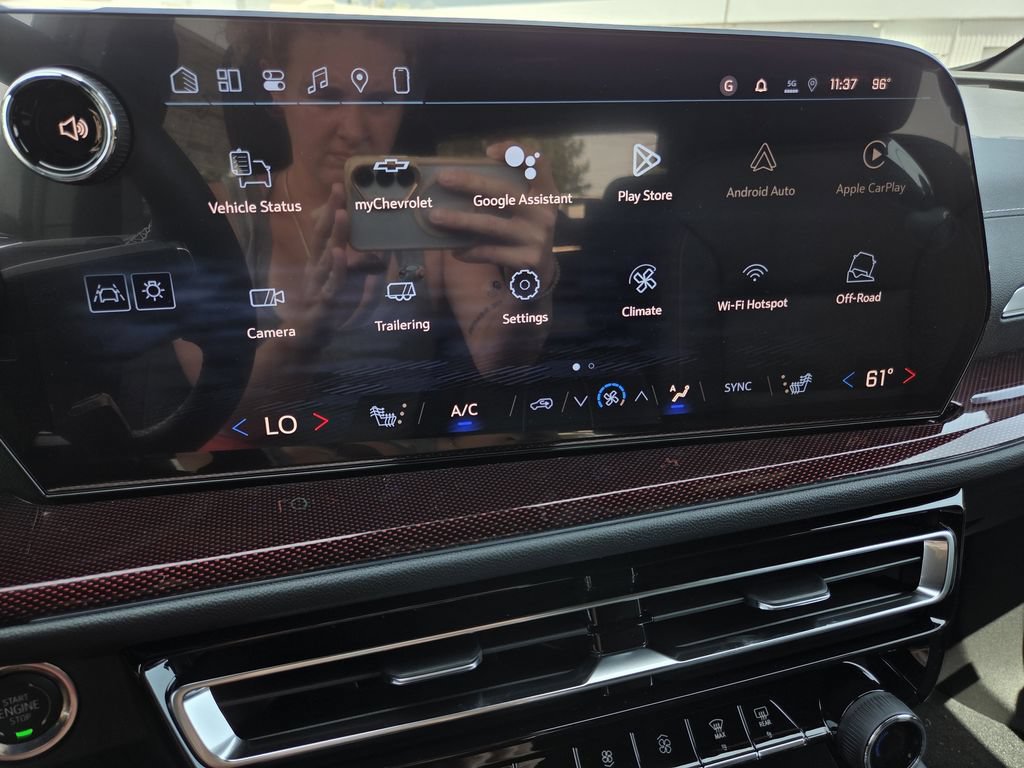New 2026 Chevrolet Traverse Z71 w/ Driver Confidence Package AWD/4WD image 11