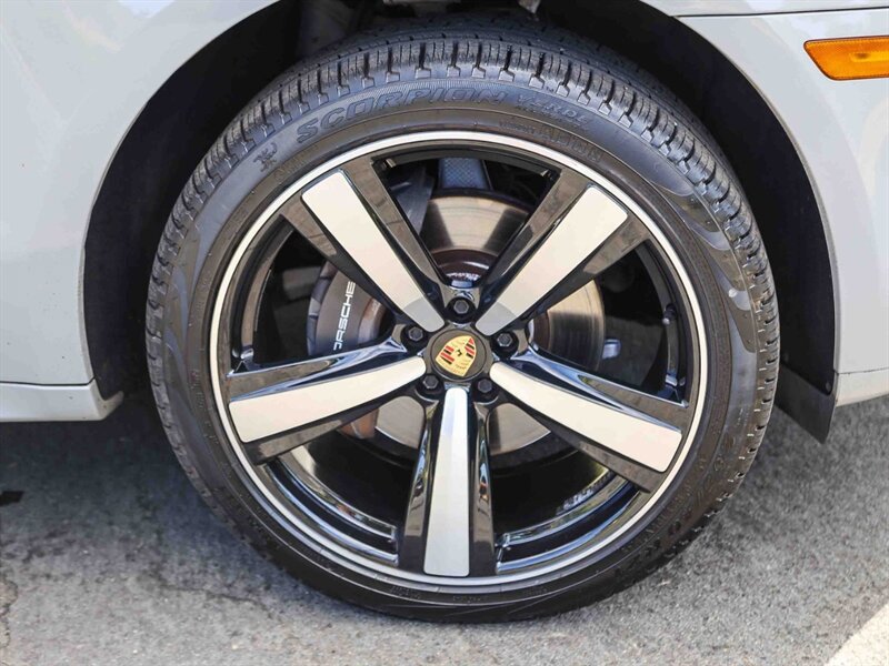 Used 2023 Porsche Macan w/ Premium Package Plus AWD/4WD image 12