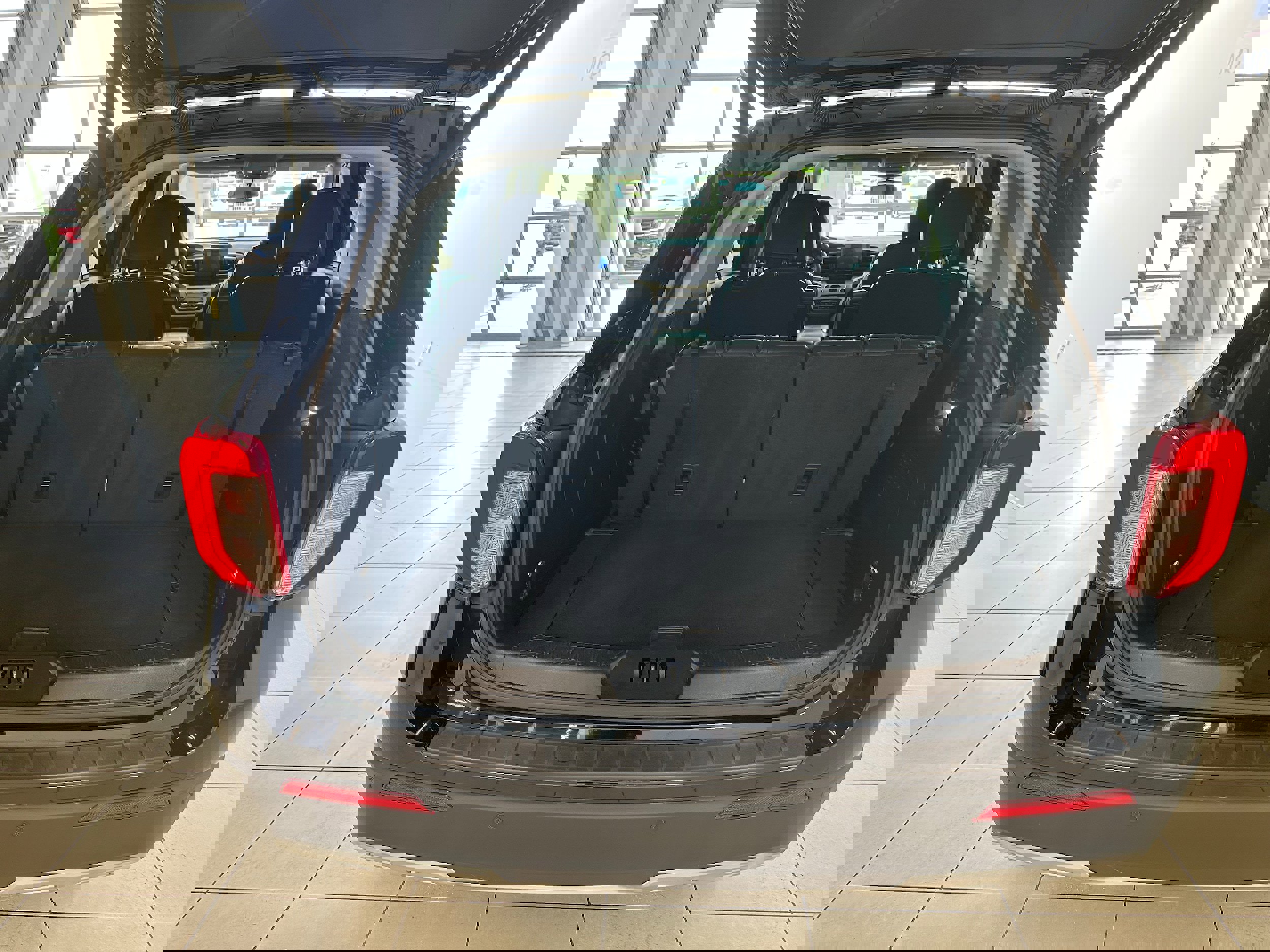 Used 2023 Ford Explorer XLT w/ Equipment Group 202A image 7