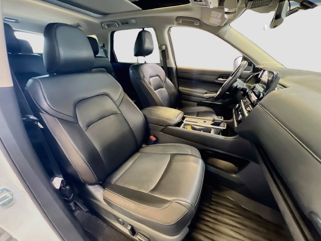 Used 2024 Nissan Pathfinder SL w/ SL Premium Package FWD image 28