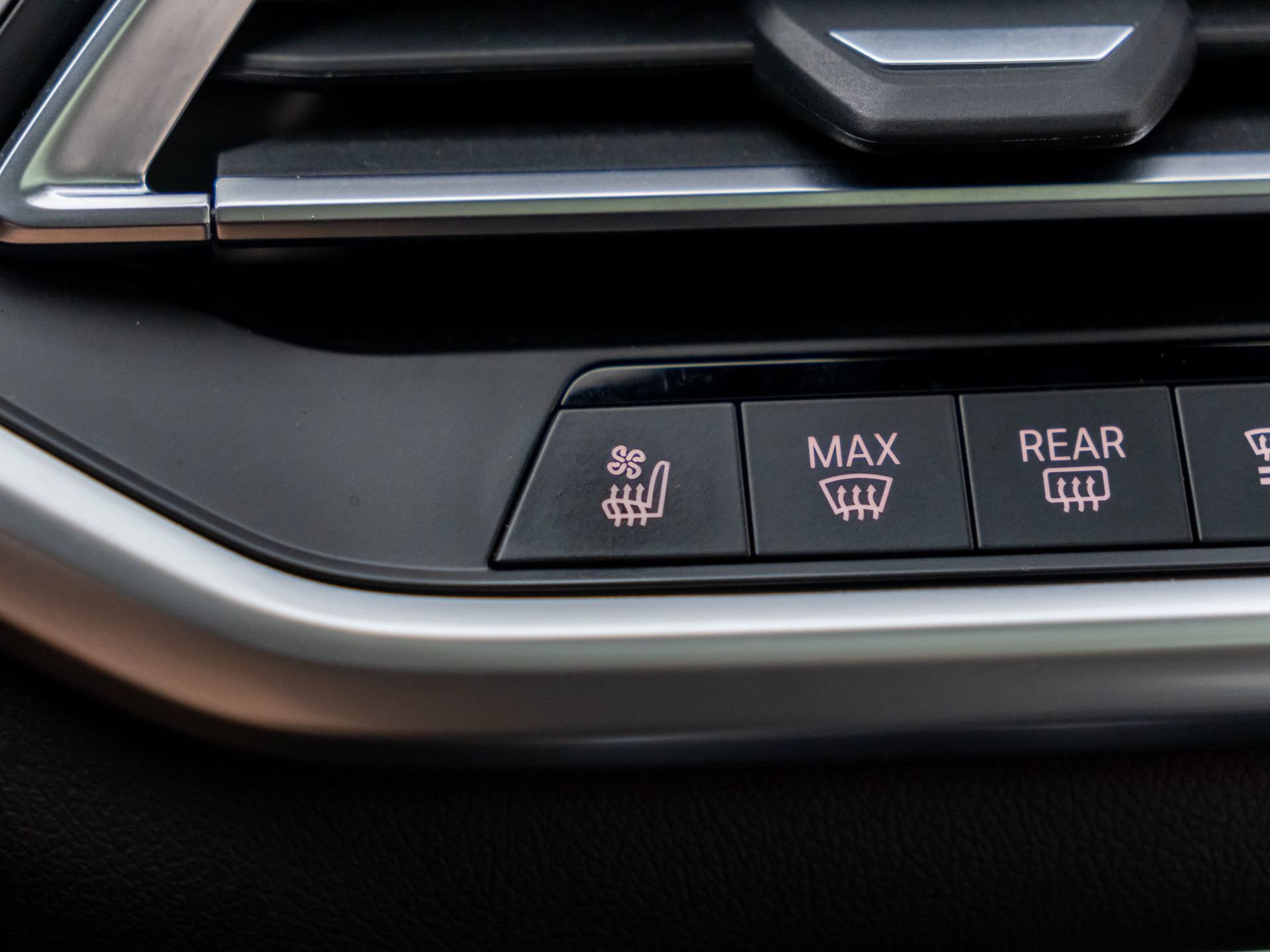 Used 2023 BMW X6 M50i w/ Executive Package AWD/4WD image 29