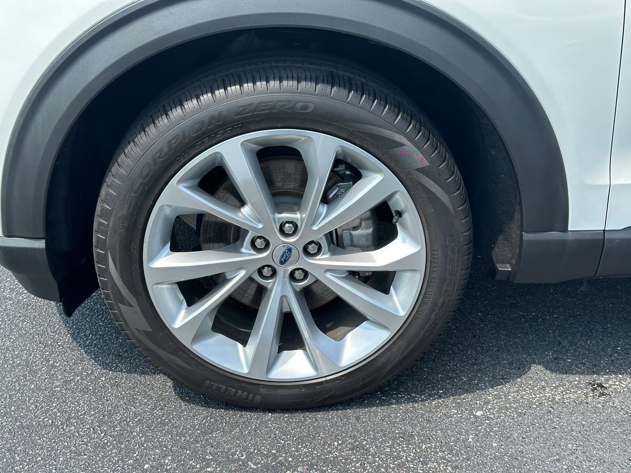 Used 2023 Ford Explorer Platinum AWD/4WD image 9