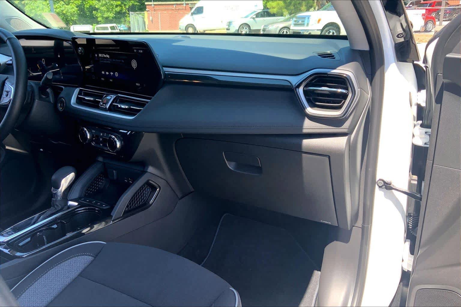 Used 2025 Chevrolet TrailBlazer LT w/ Convenience Package FWD image 38