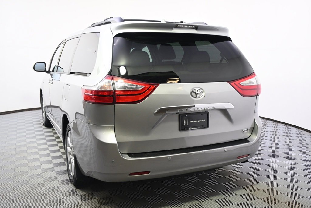 Used 2017 Toyota Sienna Limited Premium image 3