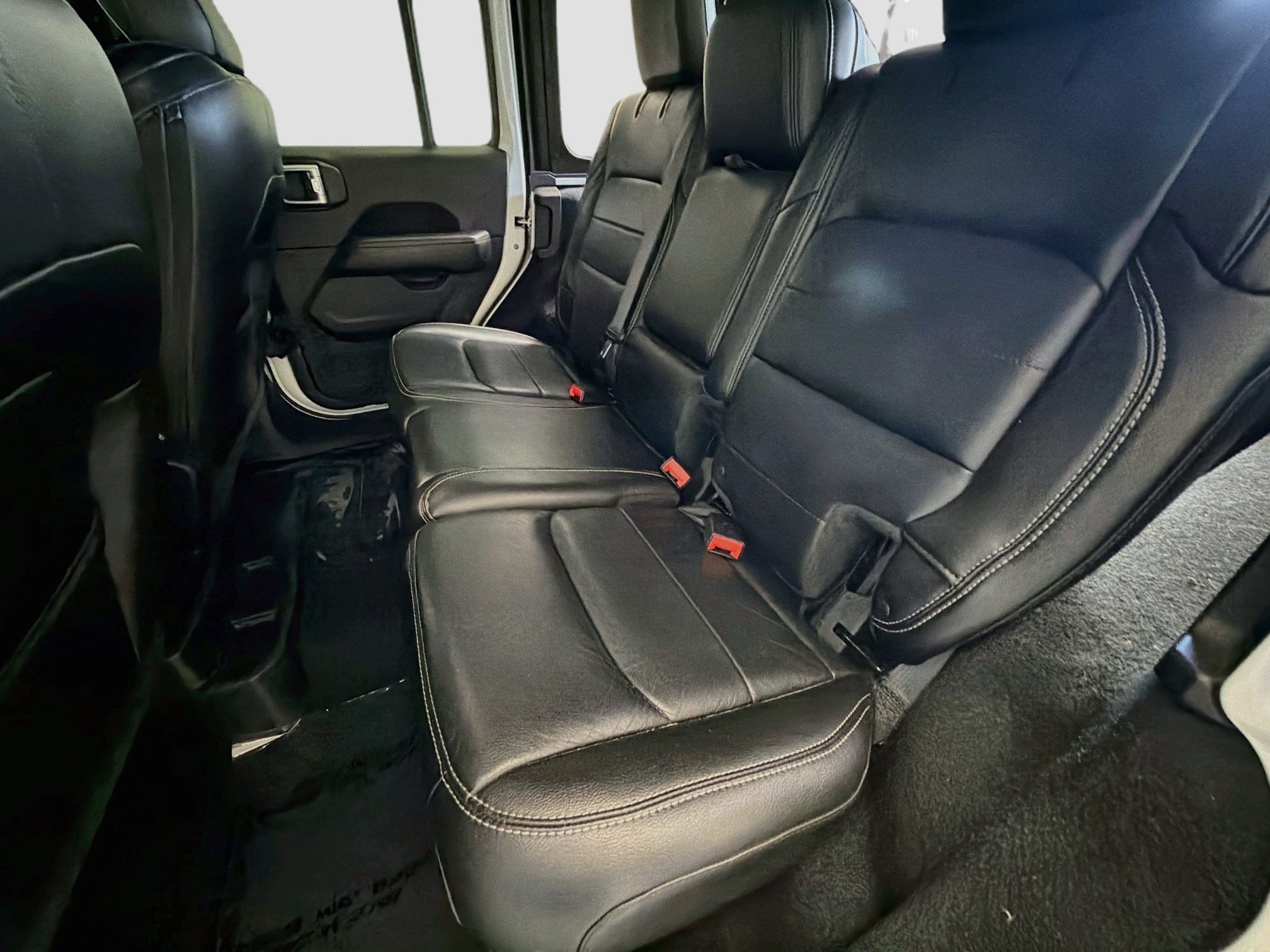 Used 2018 Jeep Wrangler Unlimited Sahara AWD/4WD image 13