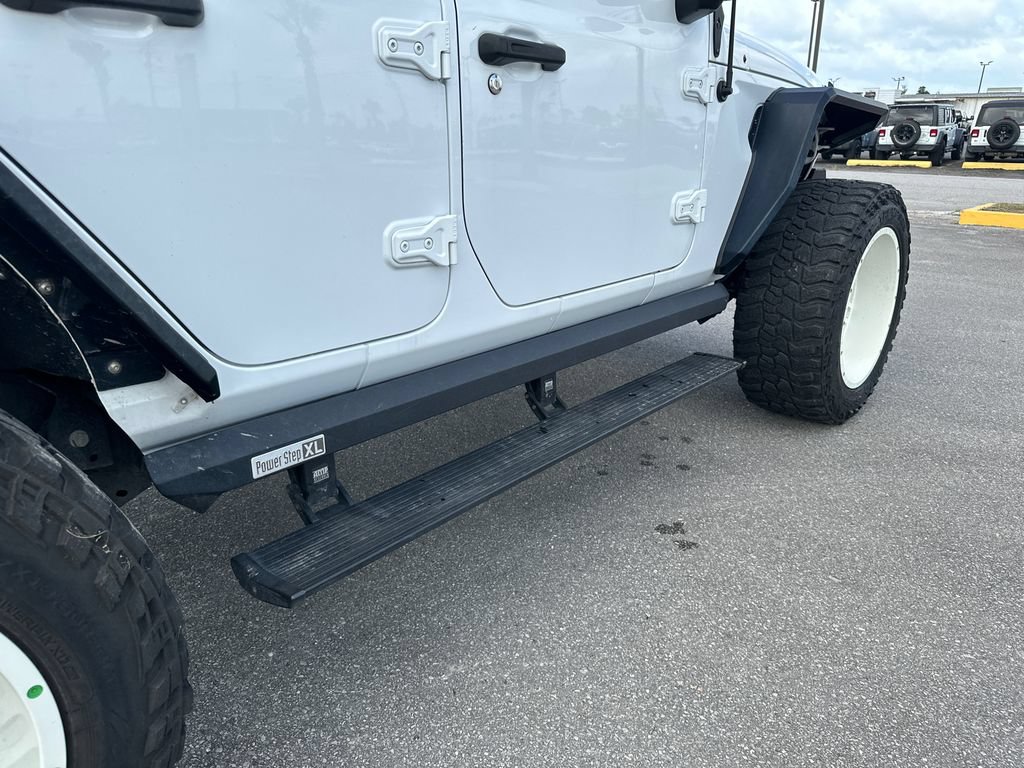 Used 2021 Jeep Wrangler Unlimited Sahara AWD/4WD image 18
