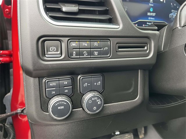 Used 2022 Chevrolet Suburban Z71 w/ Luxury Package image 13