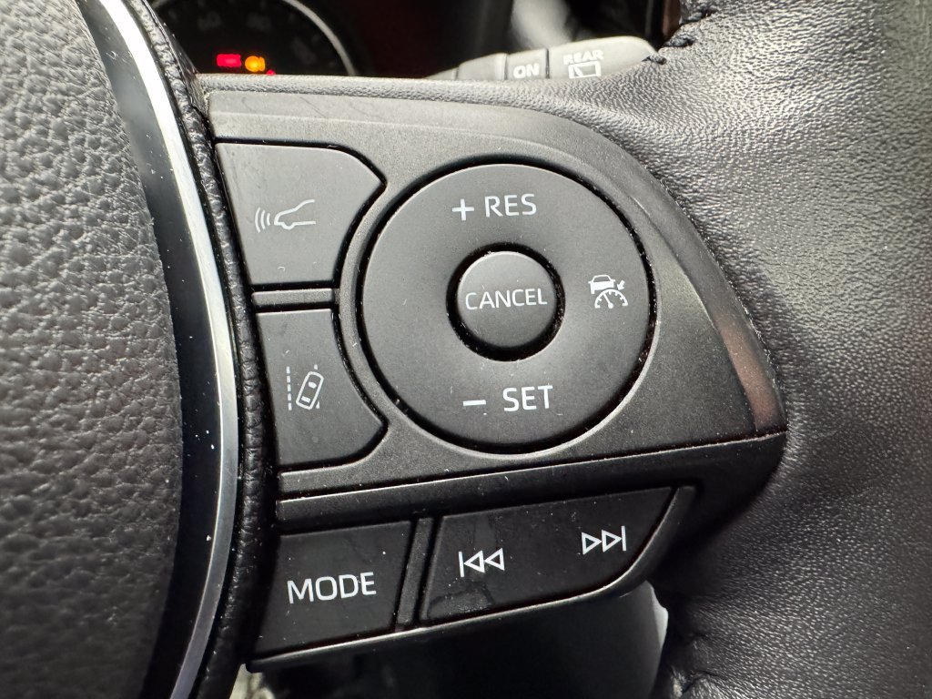 Used 2020 Toyota RAV4 XLE w/ Convenience Package AWD/4WD image 18