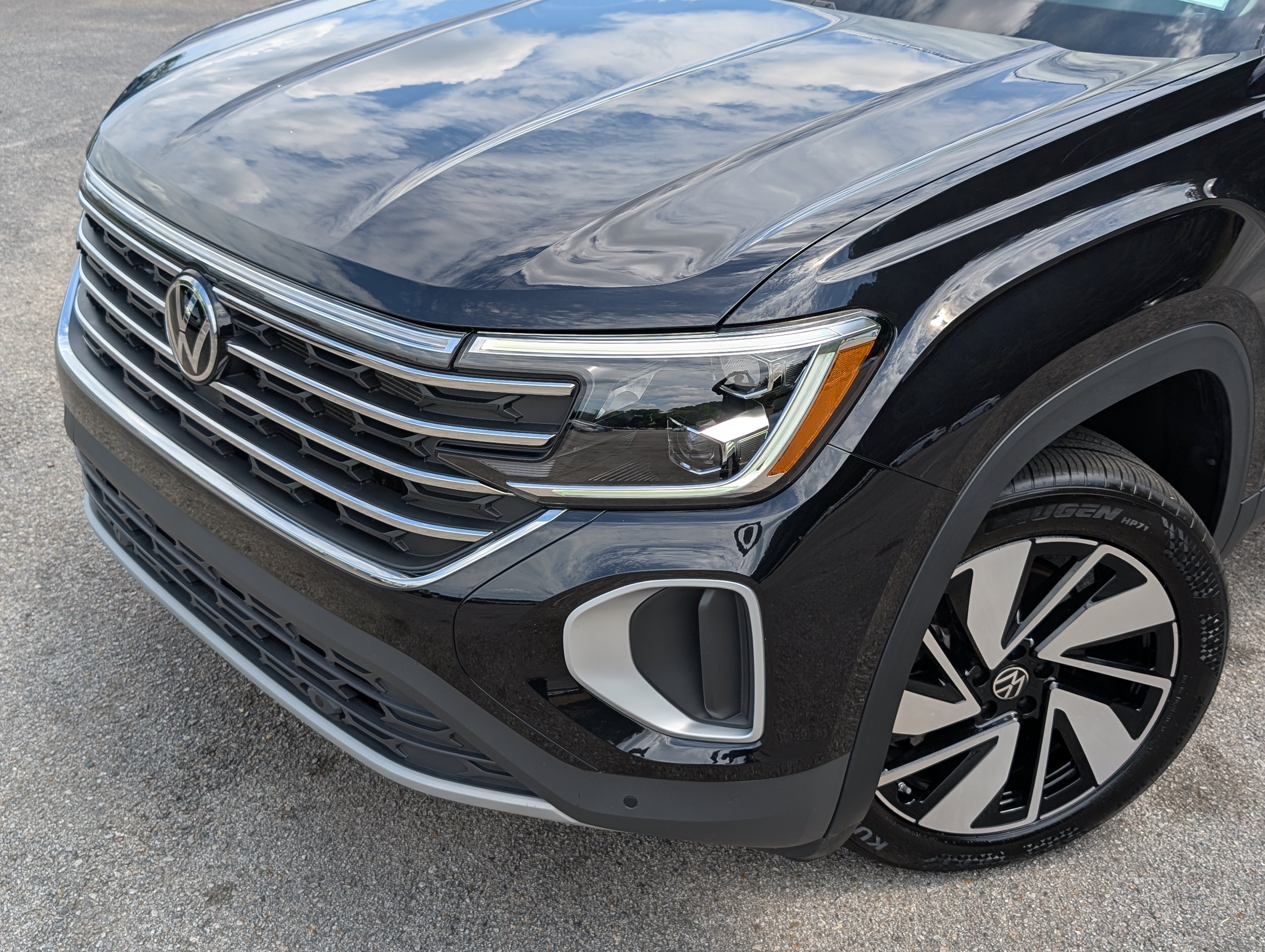 Used 2025 Volkswagen Atlas SE FWD image 13