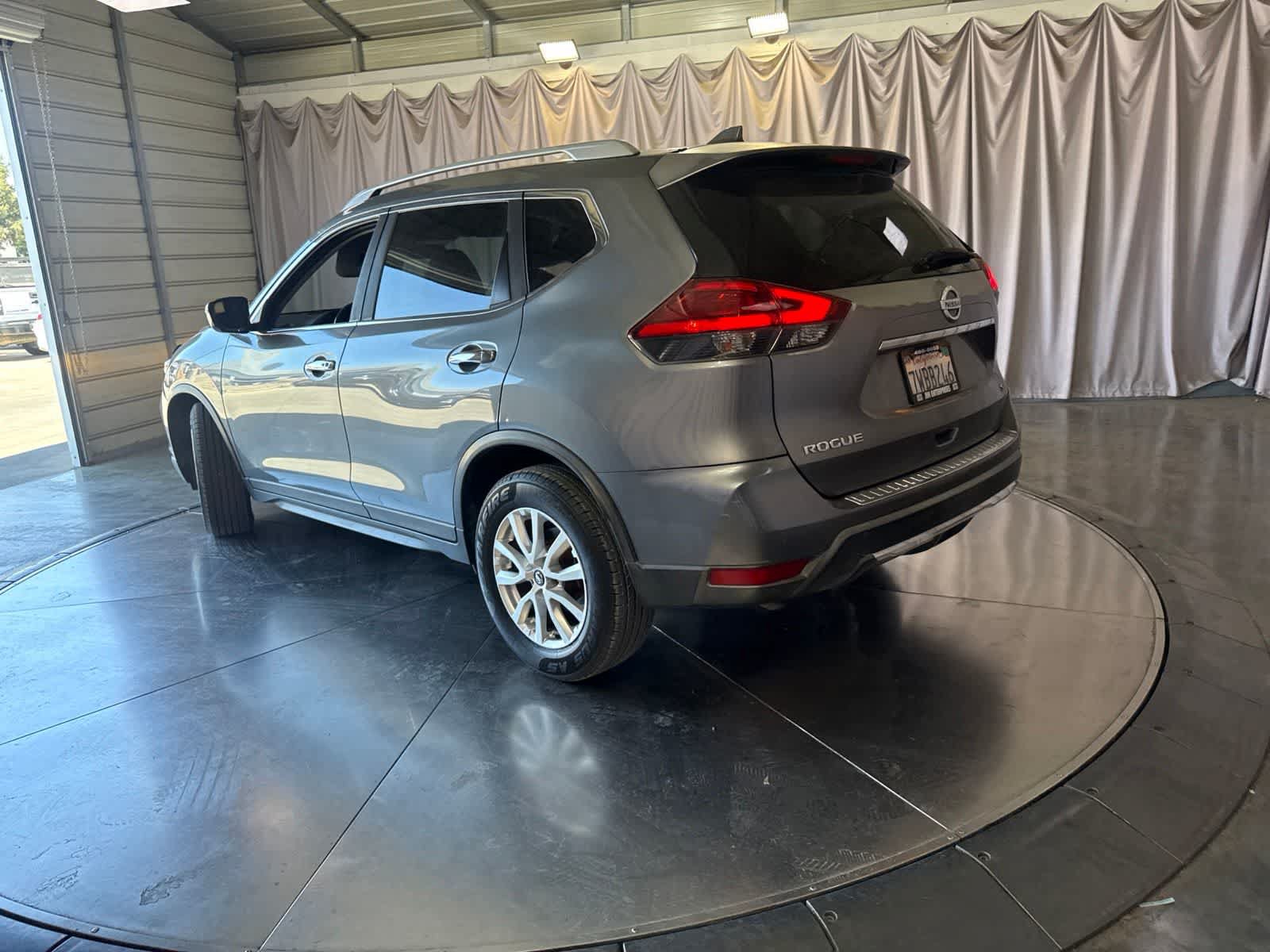 Used 2017 Nissan Rogue SV FWD image 6