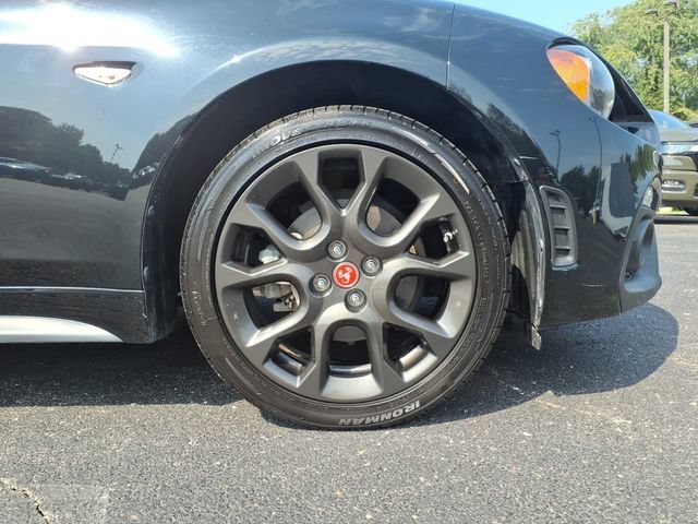 Used 2018 FIAT 124 Spider Abarth w/ Convenience Group RWD image 9