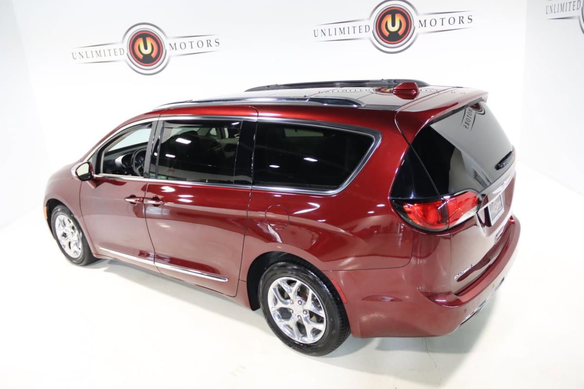 Used 2018 Chrysler Pacifica Limited FWD image 11